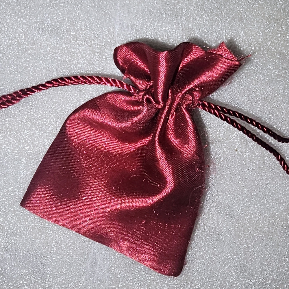 **SOLD**𝕊𝕡𝕖𝕔𝕚𝕒𝕝 𝕄𝕒𝕕𝕖 𝕊𝕜𝕦𝕝𝕝 𝔼𝕒𝕣𝕣𝕚𝕟𝕘𝕤 - Picture 4 of 7